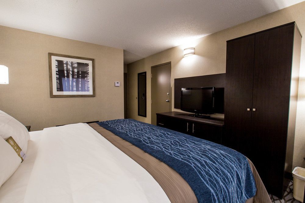 Comfort Inn Montreal Aeroport Pointe-Claire Bagian luar foto