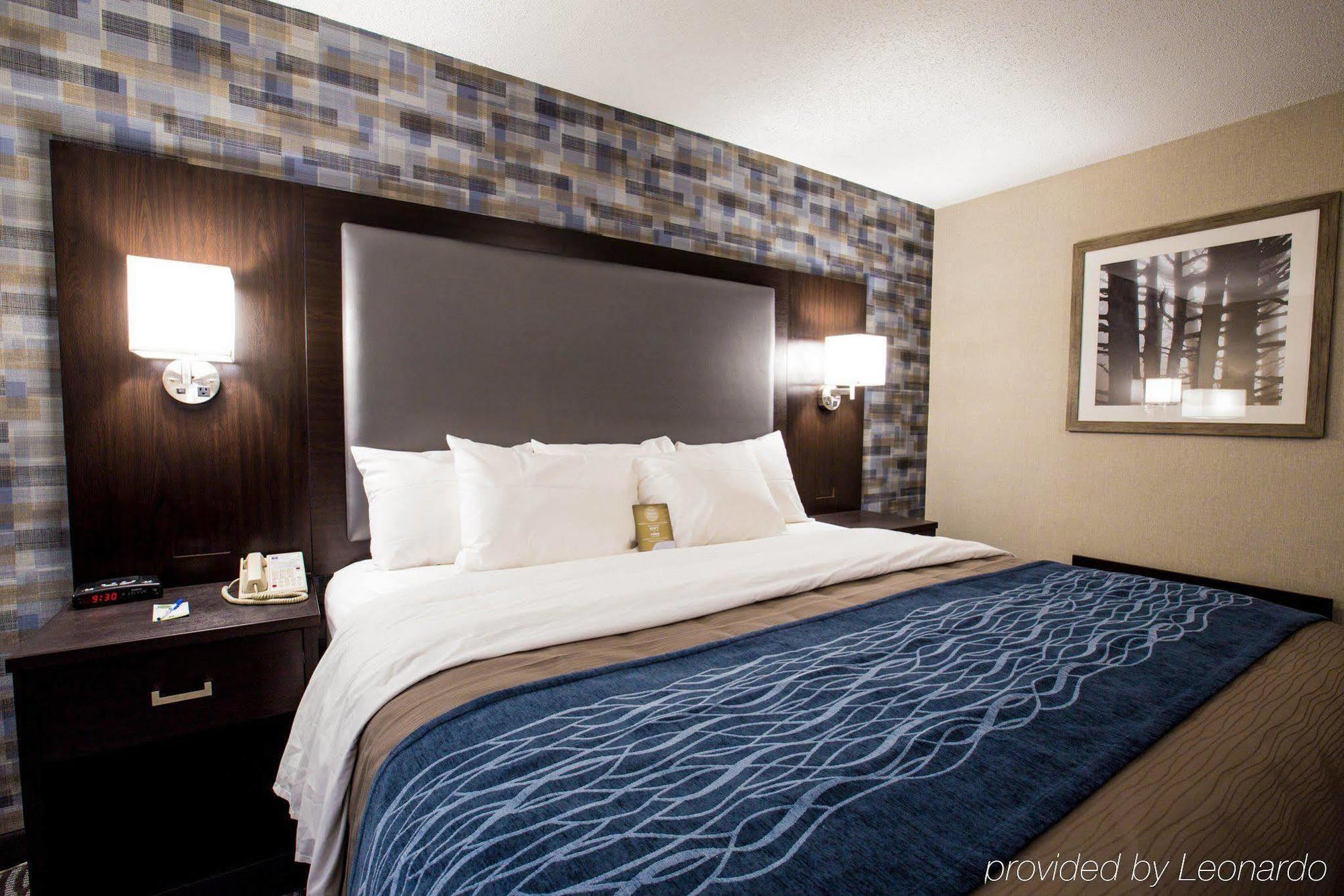 Comfort Inn Montreal Aeroport Pointe-Claire Bagian luar foto