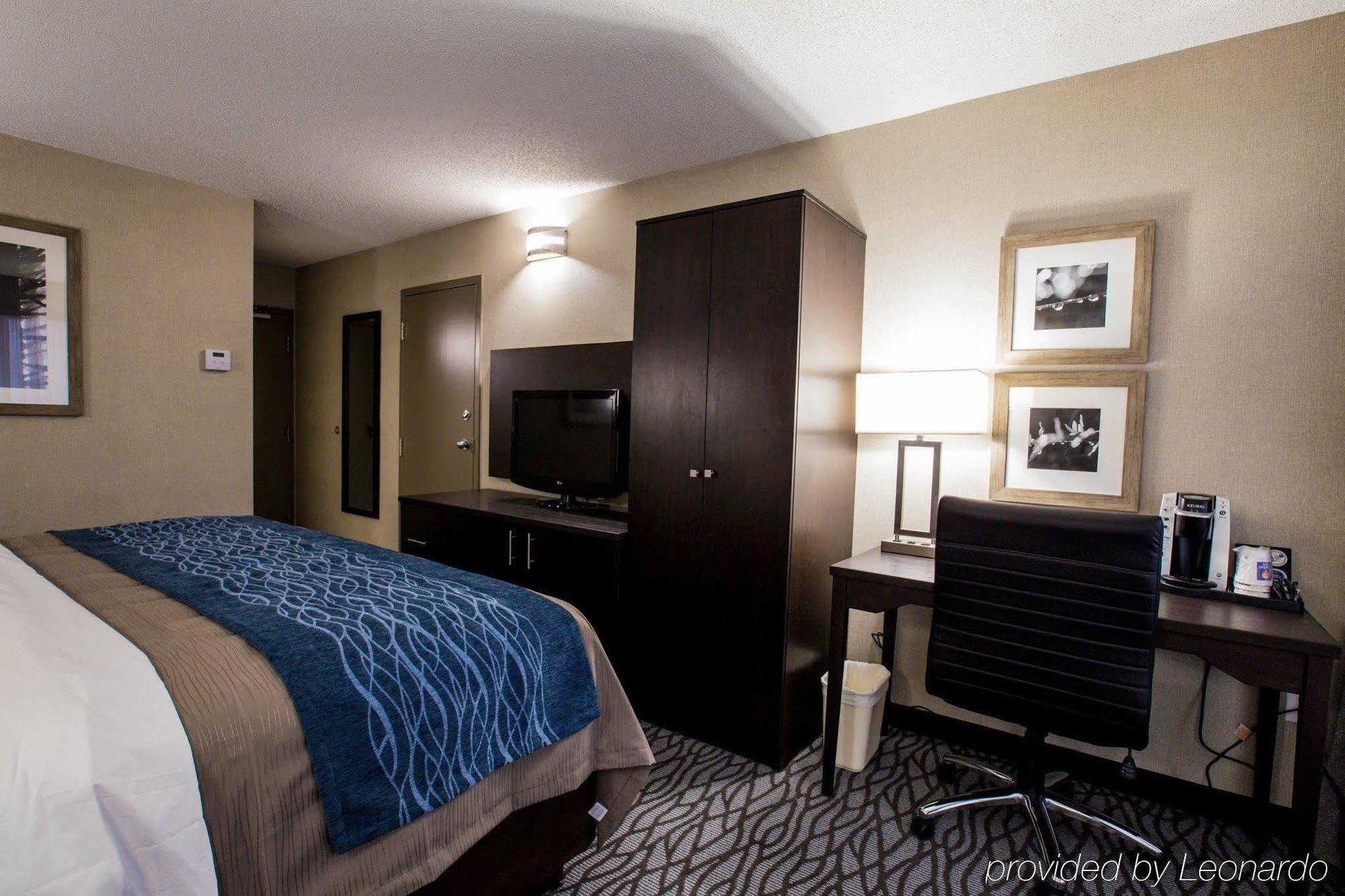 Comfort Inn Montreal Aeroport Pointe-Claire Bagian luar foto