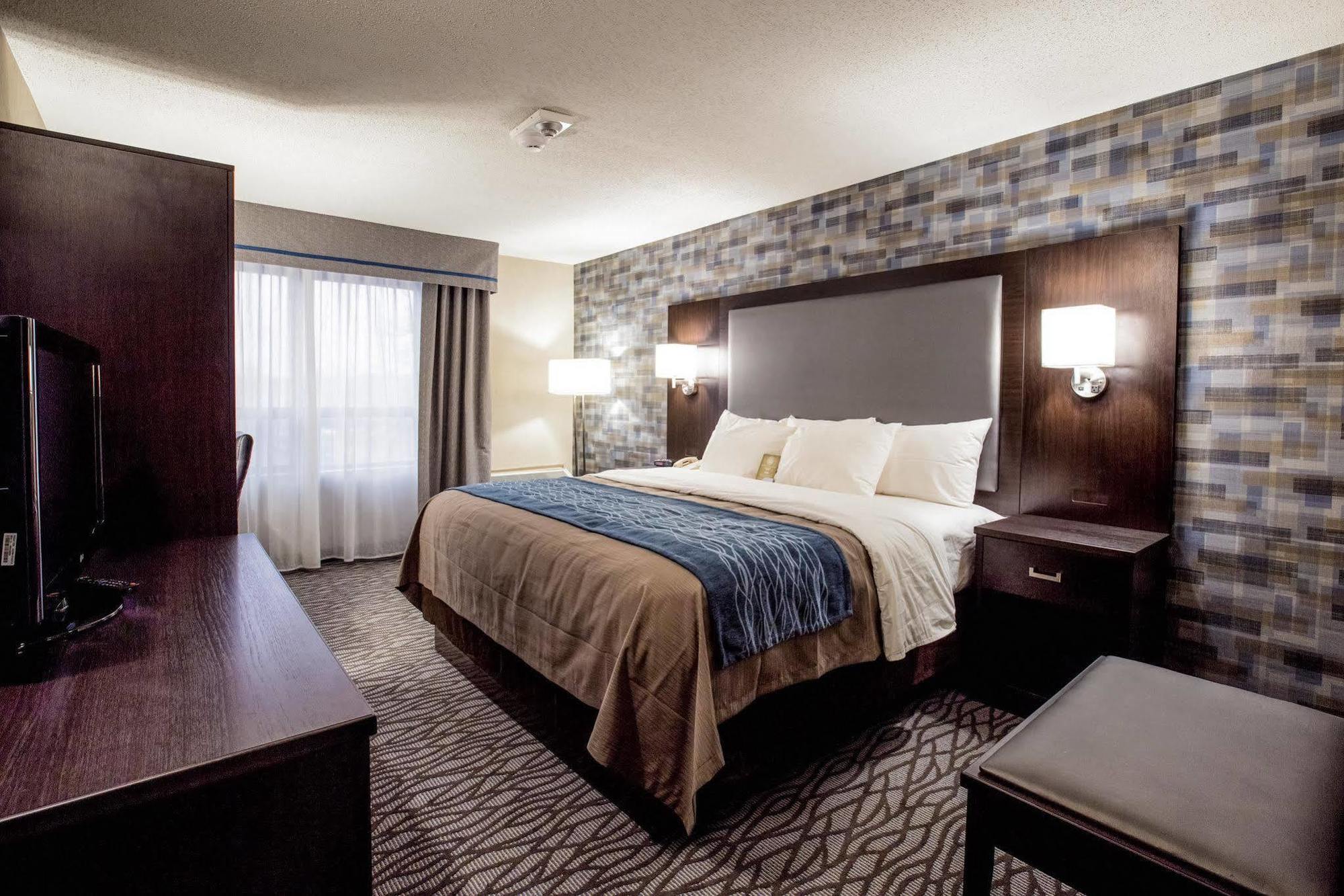 Comfort Inn Montreal Aeroport Pointe-Claire Bagian luar foto